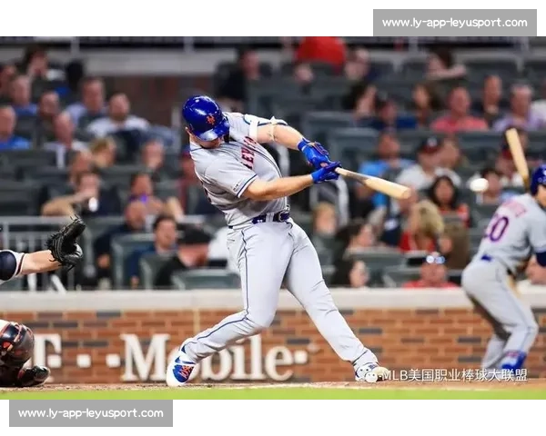 贝林杰轰三分炮 + 暖心互动！扬基 10-1 屠杀光芒，“贝爷” 点燃全场激情