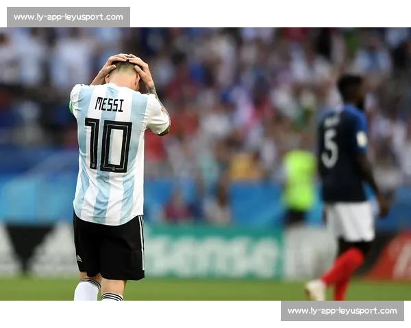 梅西读秒吊射击中横梁 詹俊盛赞：这就是超能力！