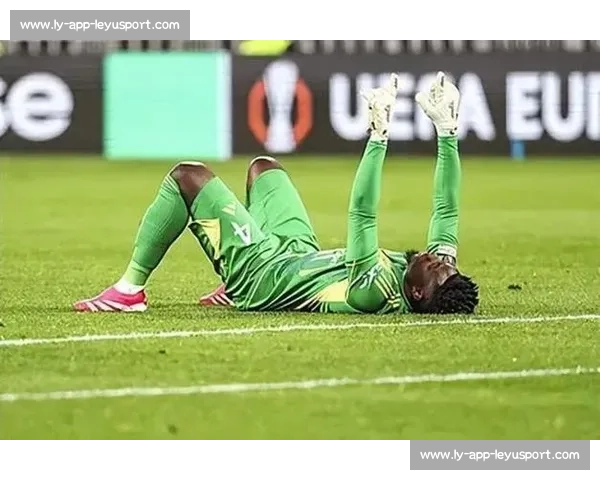 奥纳纳布基纳法索获总统接见 赠欧联杯签名球衣表敬意