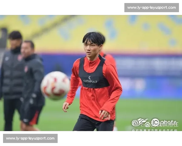 周定洋七连霸领跑！13.2 公里统治跑动榜，武汉三镇双核闪耀