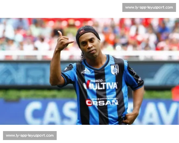 小罗携大罗、维尼修斯亮相 Nike 活动：传奇与新星跨代际传递足球正能量